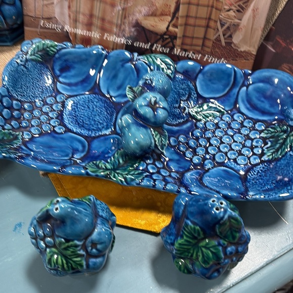 Vintage Inarco Japan Blue Mood Indigo Serving Dish Plate, Salt & Peppper Shakers - Picture 3 of 5